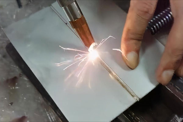 手持式激光焊接機(jī)與傳統(tǒng)焊接機(jī)比有什么優(yōu)勢？